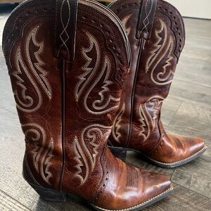 Women Ariat Cowboy Boots - 6.5